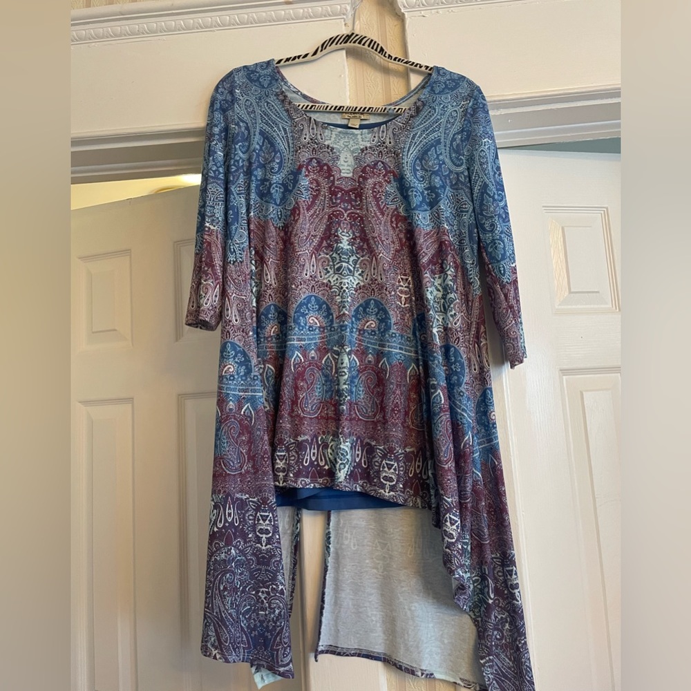 High/low 3/4 sleeve blouse